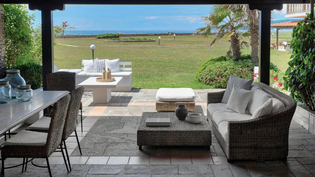 Soleado Beachfront Villa Skála Foúrkas Eksteriør bilde