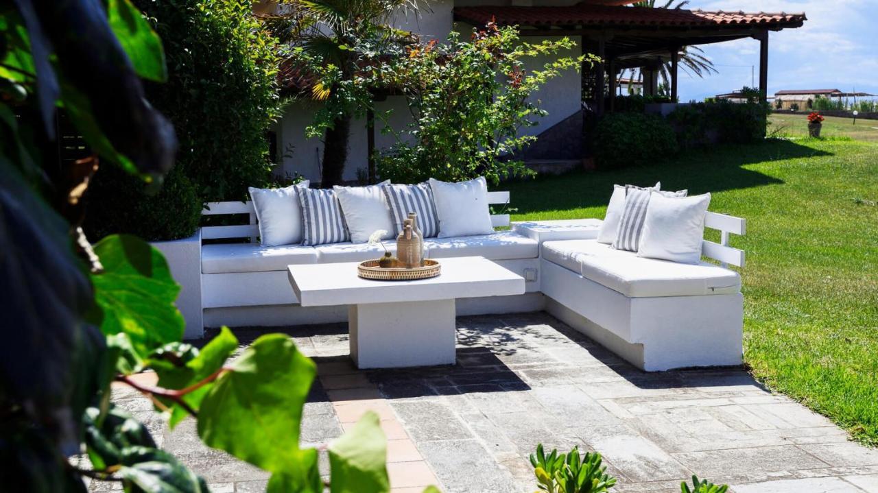 Soleado Beachfront Villa Skála Foúrkas Eksteriør bilde