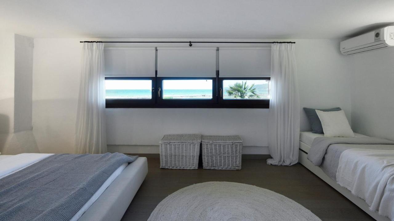 Soleado Beachfront Villa Skála Foúrkas Eksteriør bilde